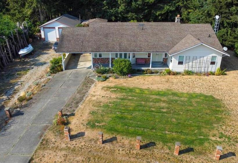 Cowichan Valley Country Escape