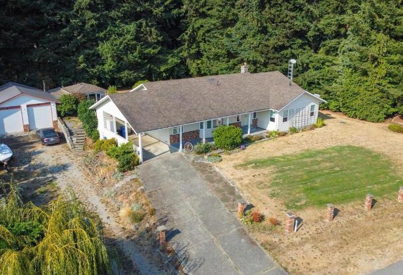 Cowichan Valley Country Escape