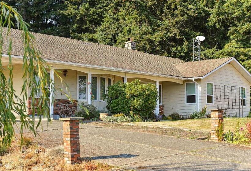Cowichan Valley Country Escape
