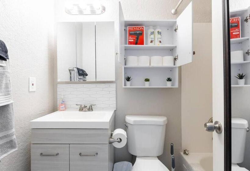 Dog Friendly Walk To Downtown Gilbert King Bed Yard With Fire Pit