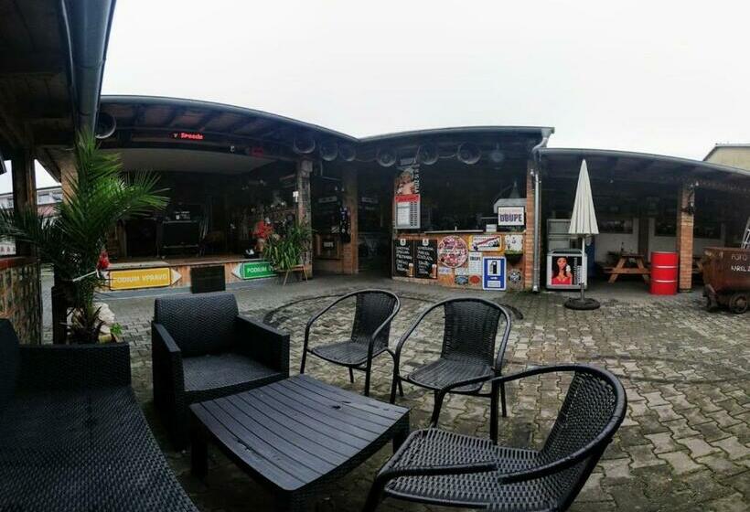 Hostel Doupä› Humpolec