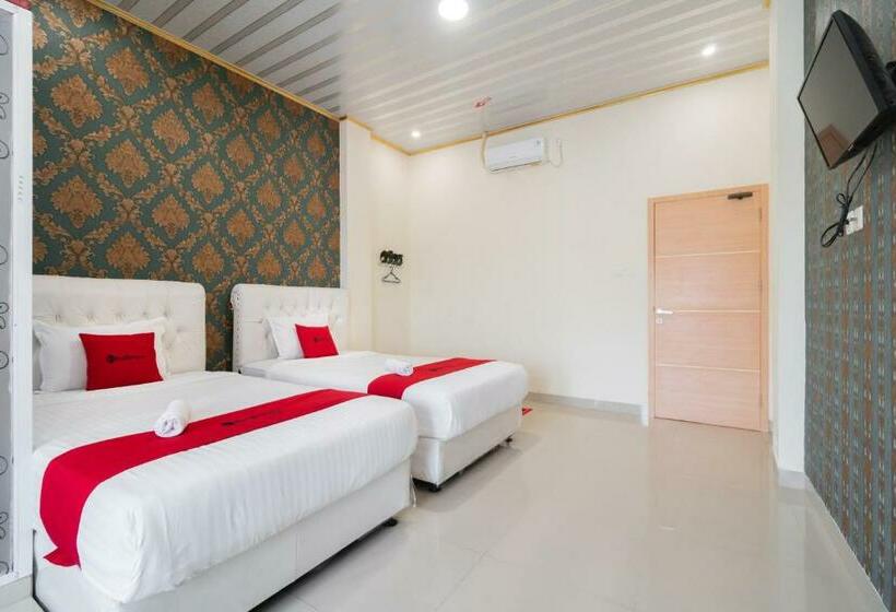Отель Reddoorz Syariah Near Minangkabau International Aiport