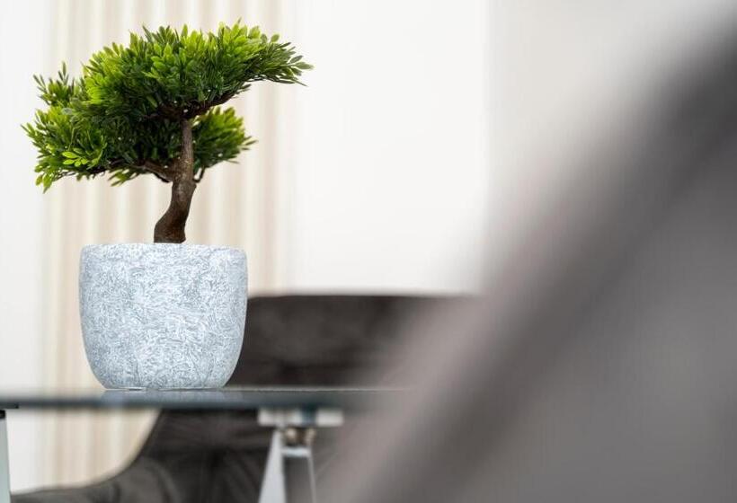 Howburn Residence Serviced Apartments 1,2& 3 Bedroom Apartments