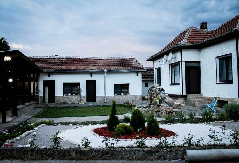 Pensió старата чешма