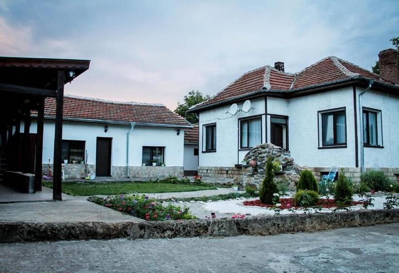 Pensió старата чешма