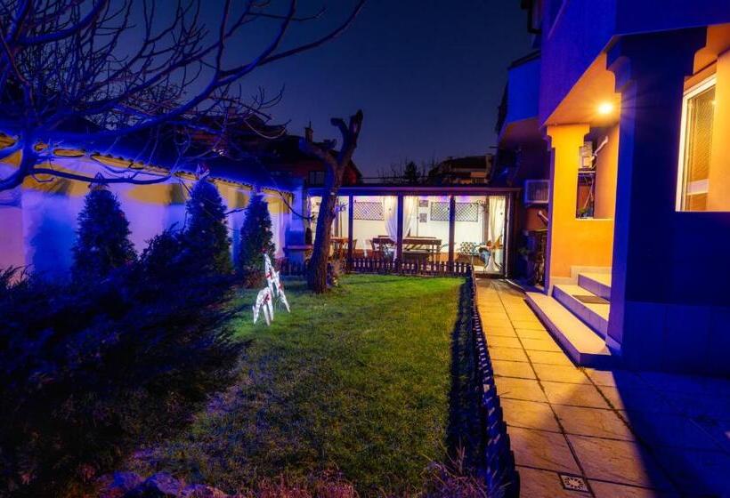 پانسیون ахат  къща за гости