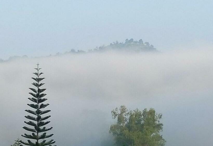 펜션 บ้านสวนศรเพชร