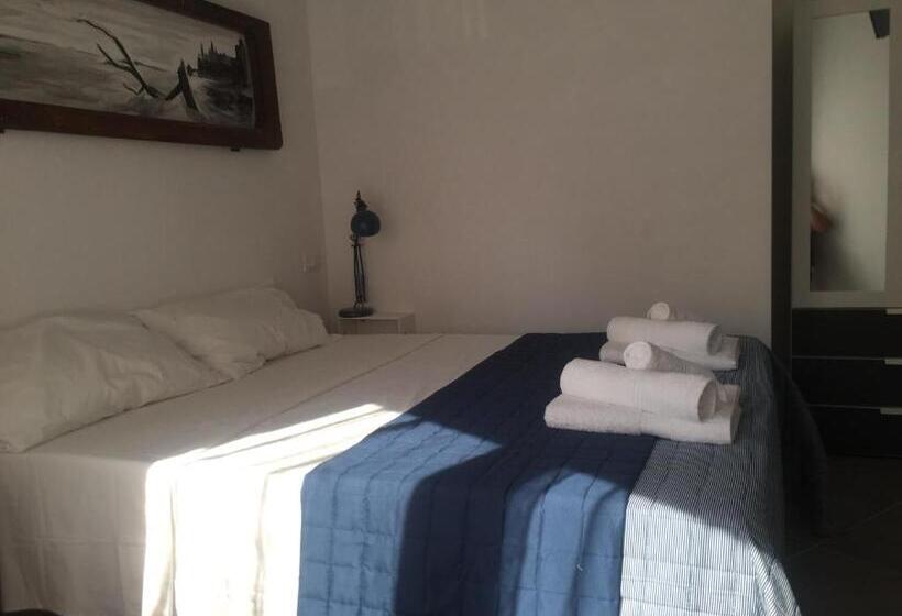 Пансион Aquamarina Rooms