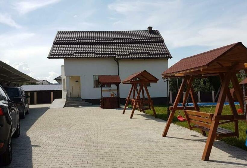 פנסיון Casa La Danut