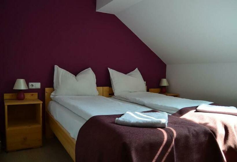 بنسيون Csengettyűs