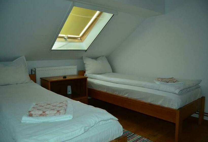 بنسيون Csengettyűs