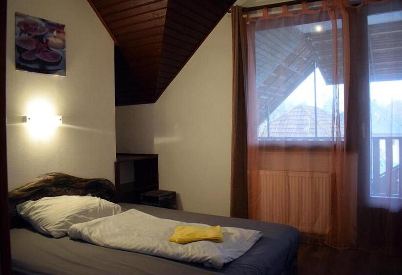 بنسيون Két Diófa Vendégház