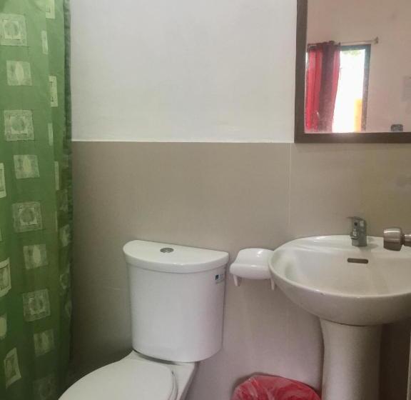 پانسیون Paguia’s Cottages