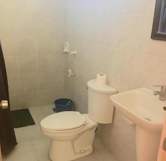 پانسیون Paguia’s Cottages