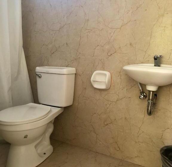 پانسیون Paguia’s Cottages