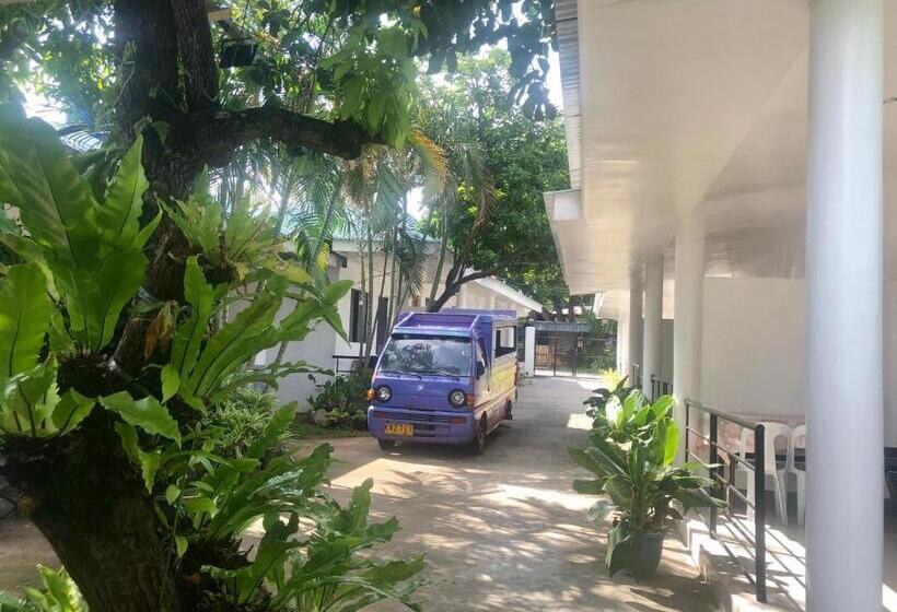 پانسیون Paguia’s Cottages