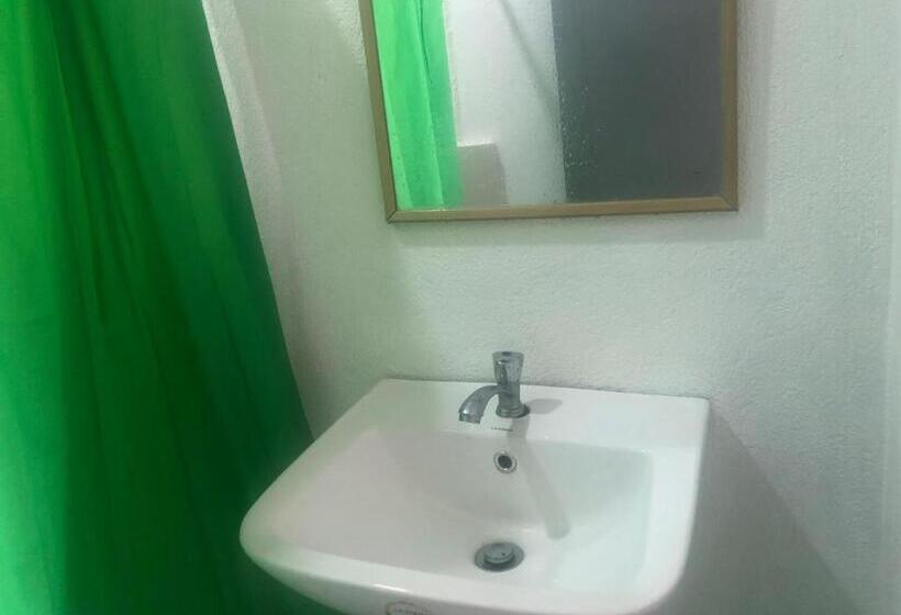 پانسیون Paguia’s Cottages