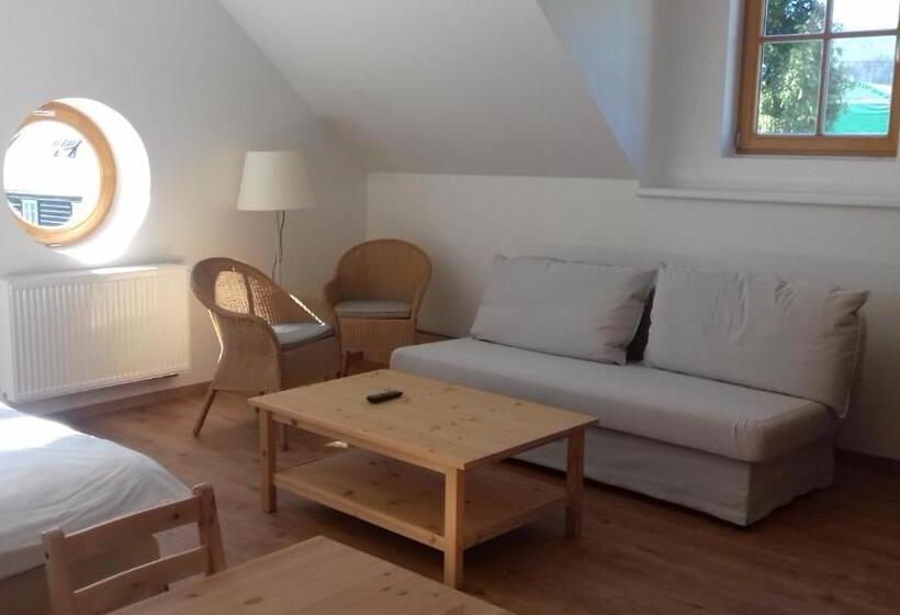 ペンション Penzion červená Voda  Penzion S Dotekem Dálek