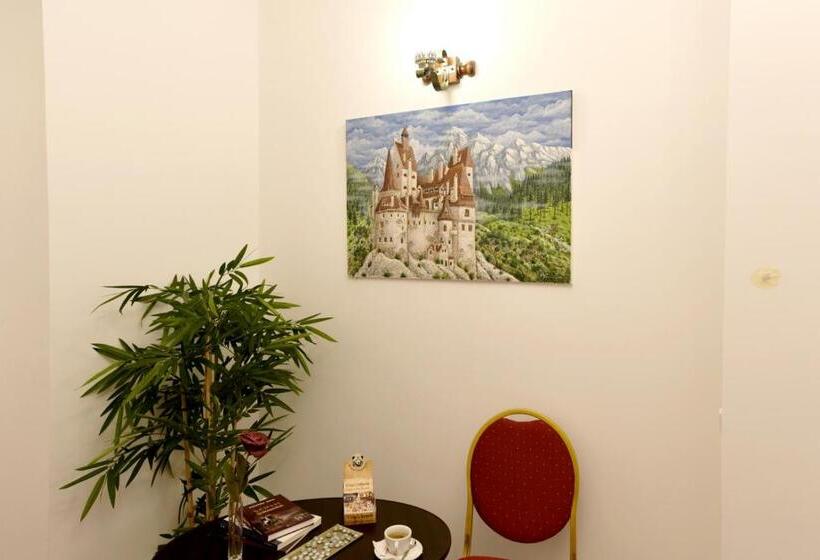 펜션 Top Royal Central Brasov