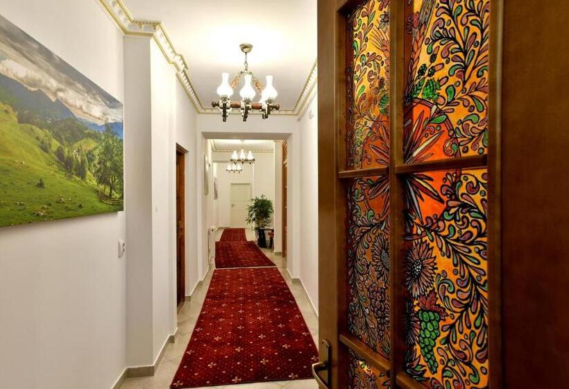 펜션 Top Royal Central Brasov