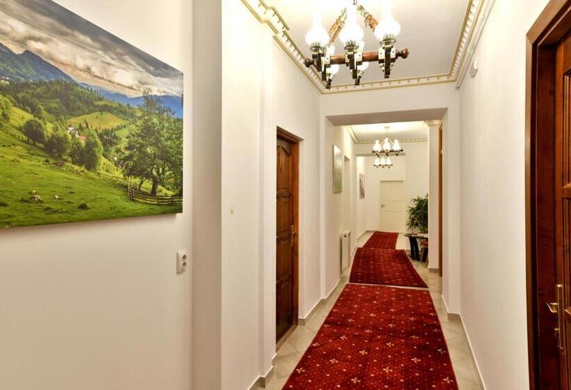 펜션 Top Royal Central Brasov