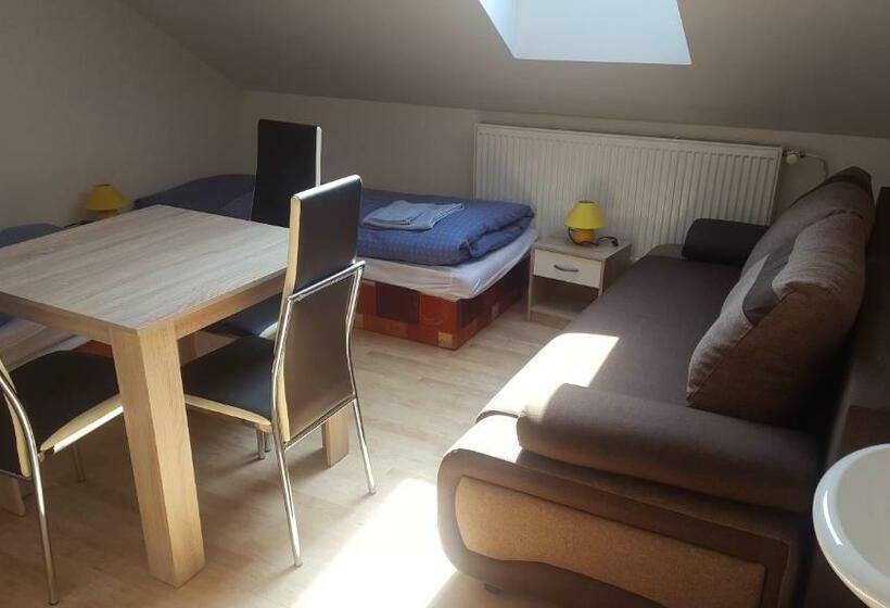 ペンション Ubytovanie Aďka