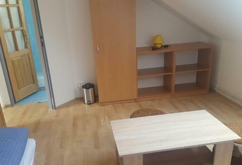 ペンション Ubytovanie Aďka