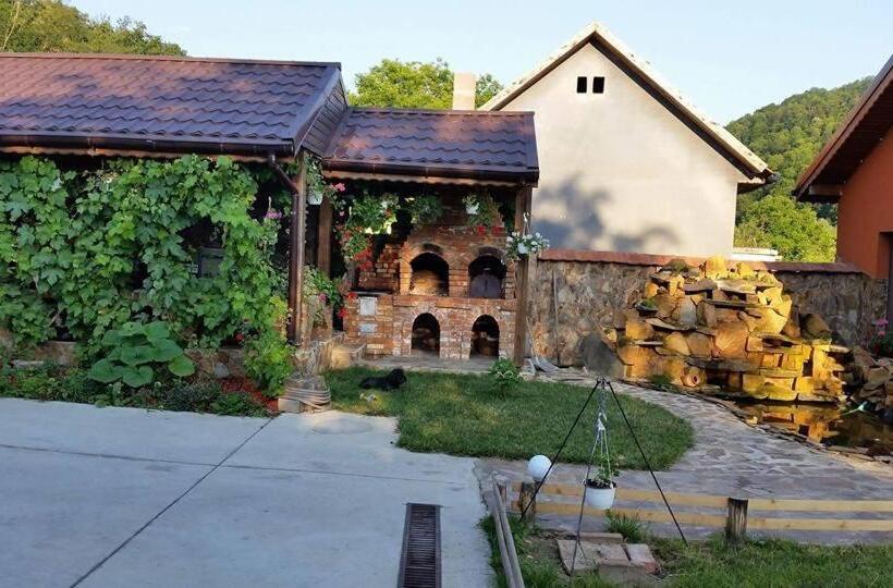 Pensiunea Raiul Munților