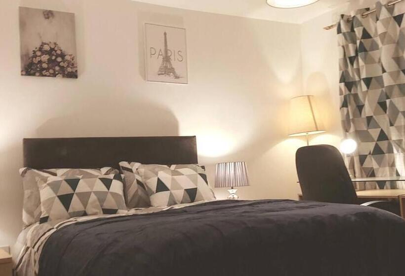 Piquancy Apartments   Sheffield City Centre