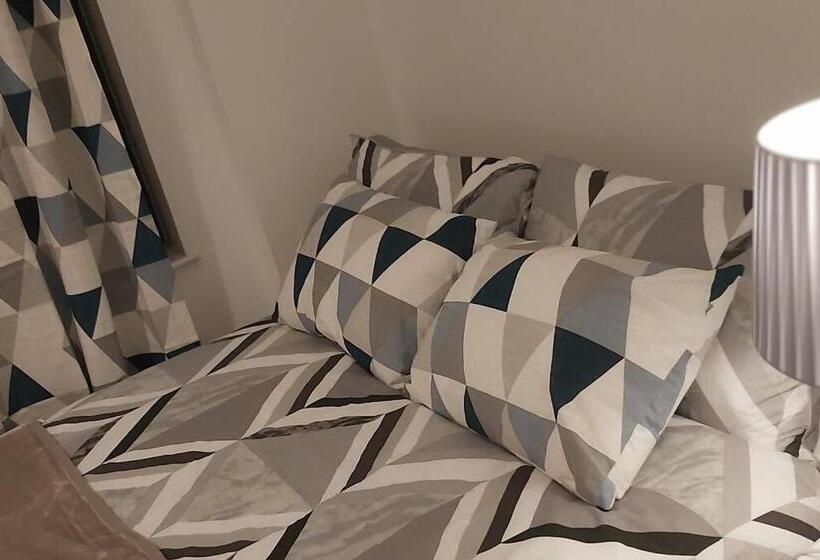 Piquancy Apartments   Sheffield City Centre