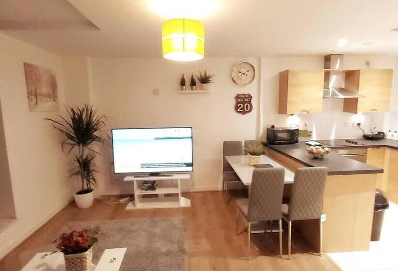 Piquancy Apartments   Sheffield City Centre