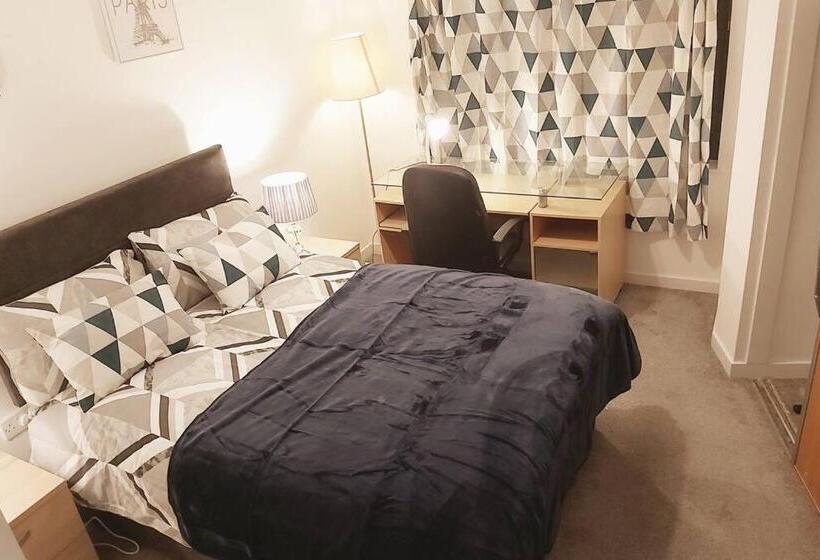 Piquancy Apartments   Sheffield City Centre