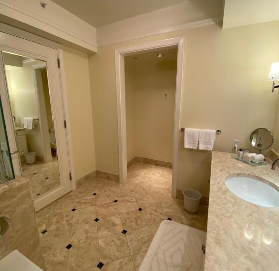 Private Condo Hotel At Four Seasons Brickell