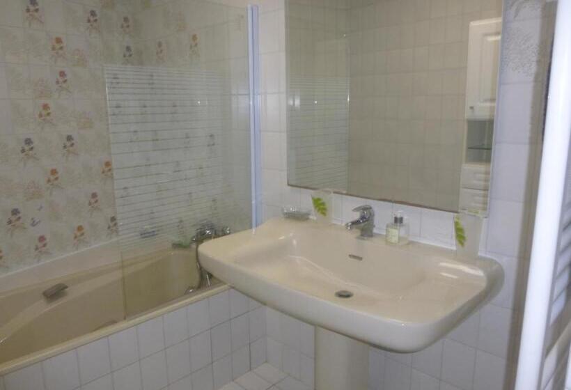 Sanary   Zone Piétonne   Clim   2 Chambres 4 à 6 Personnes   Wifi