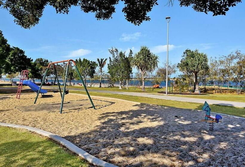 Santa Fe By The Broadwater