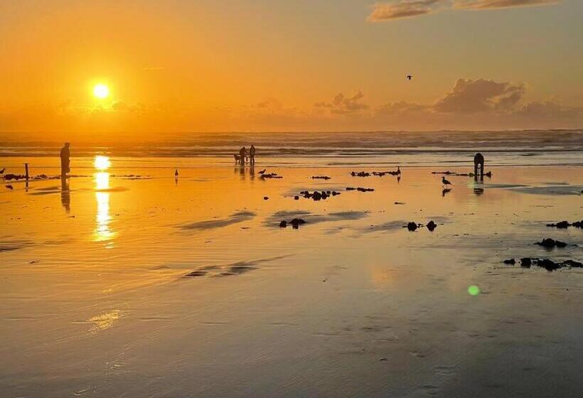 Seaside Beach Front House On The Promenade