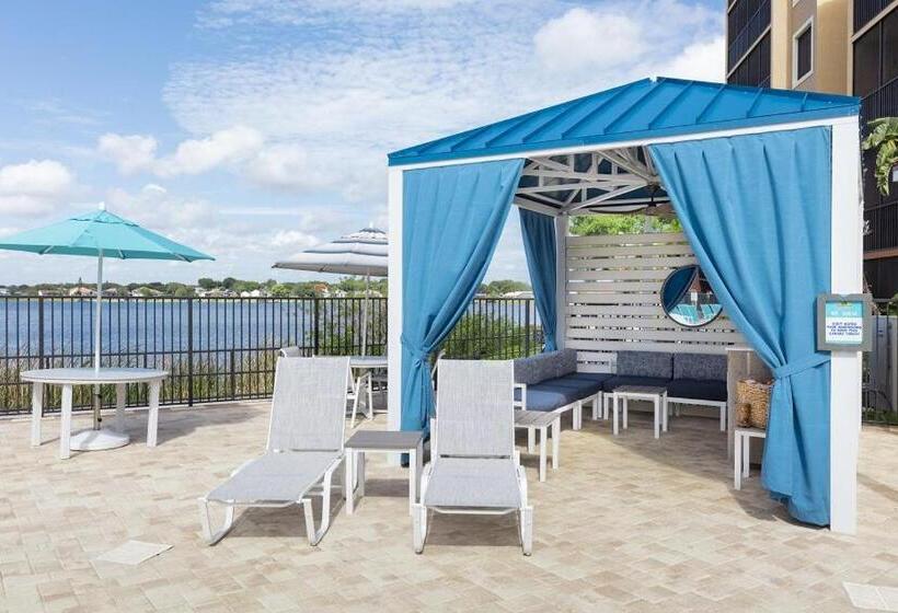 Stunning Condo Near Universal Studios