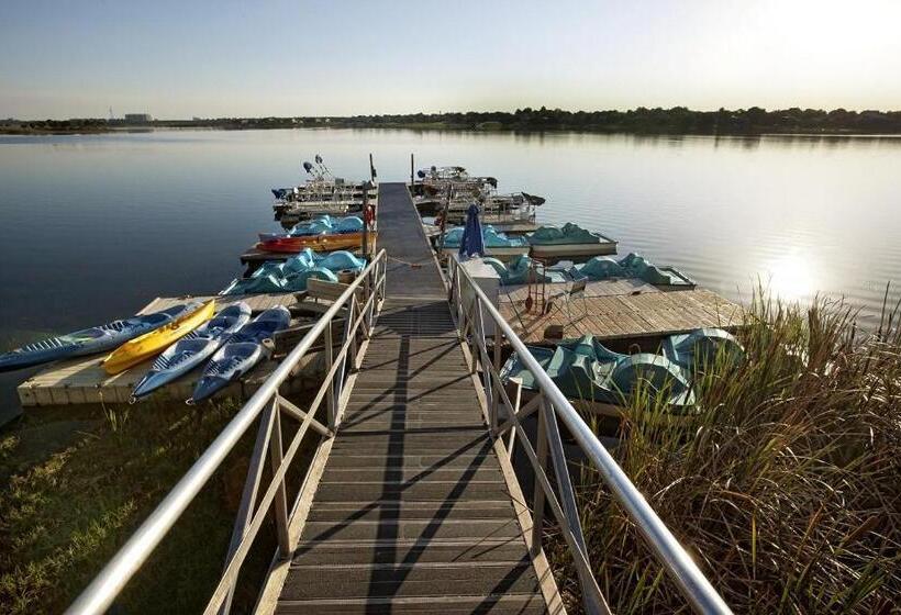 Stunning Condo Near Universal Studios