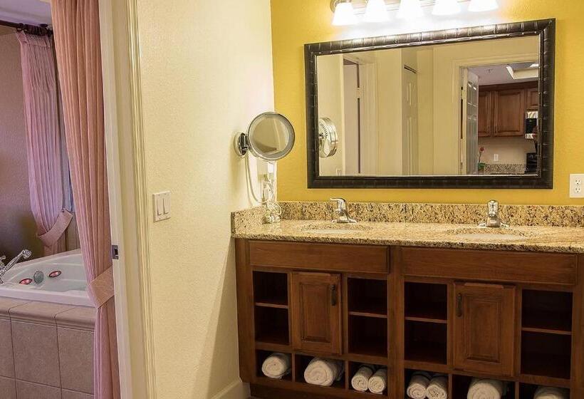 Stunning Condo Near Universal Studios