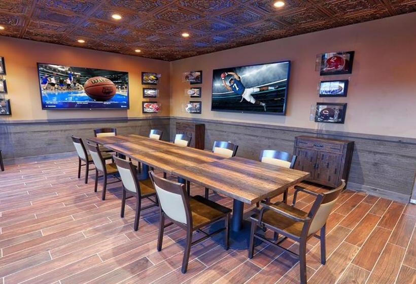 Stunning Condo Near Universal Studios