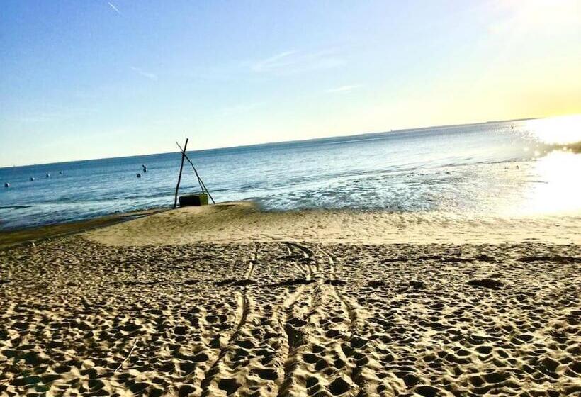 Superbe Villa 11 Places à 400 M De La Plage