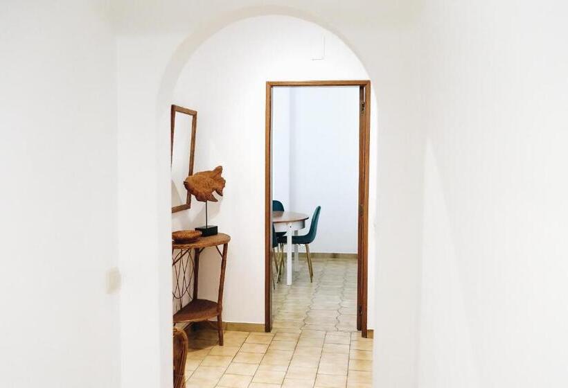 Sweet & Sunny Flat Ace Location