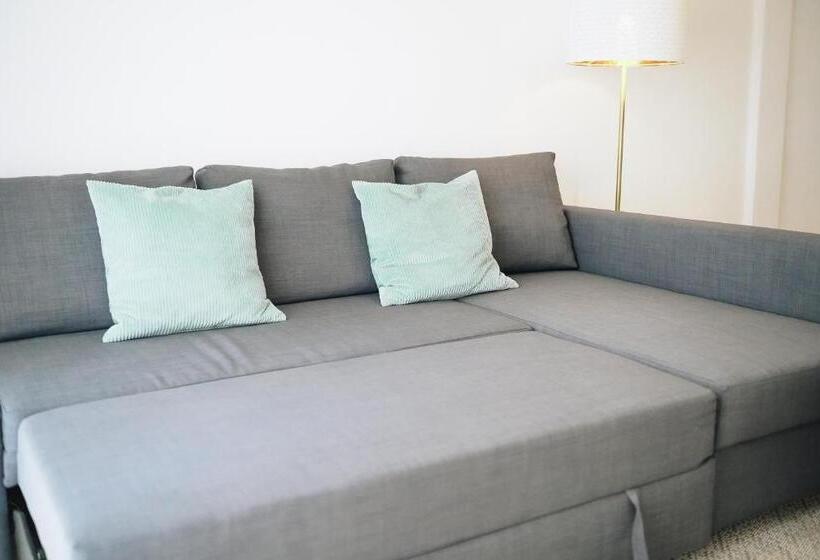 Sweet & Sunny Flat Ace Location