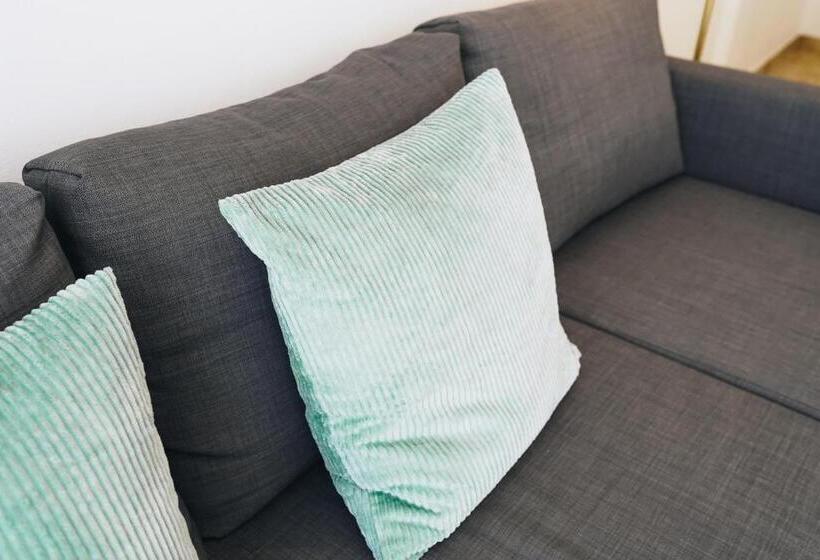 Sweet & Sunny Flat Ace Location