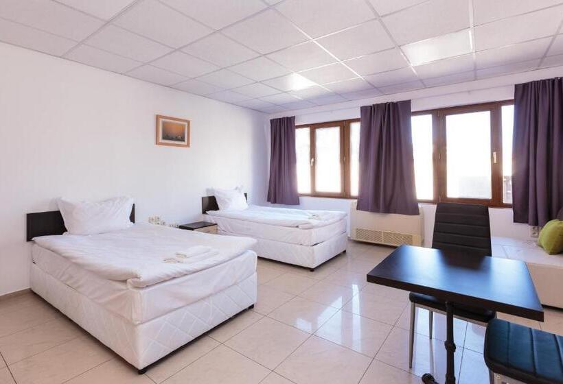 ユースホステル стаи за гости хан крум