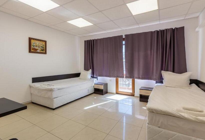 ユースホステル стаи за гости хан крум