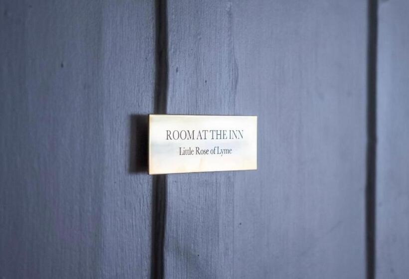 הוסטל Room At The Inn