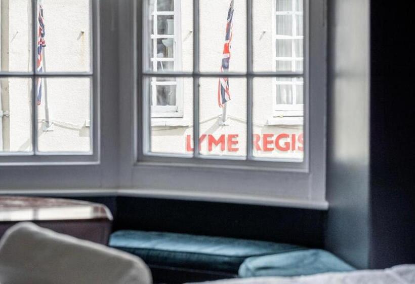 הוסטל Room At The Inn