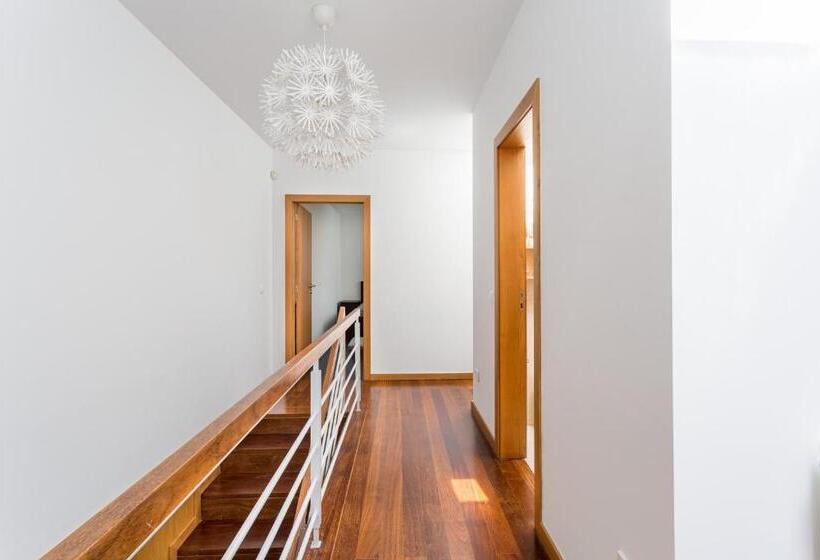 Joivy Sleek House Balcony & 2 Terraces In Porto