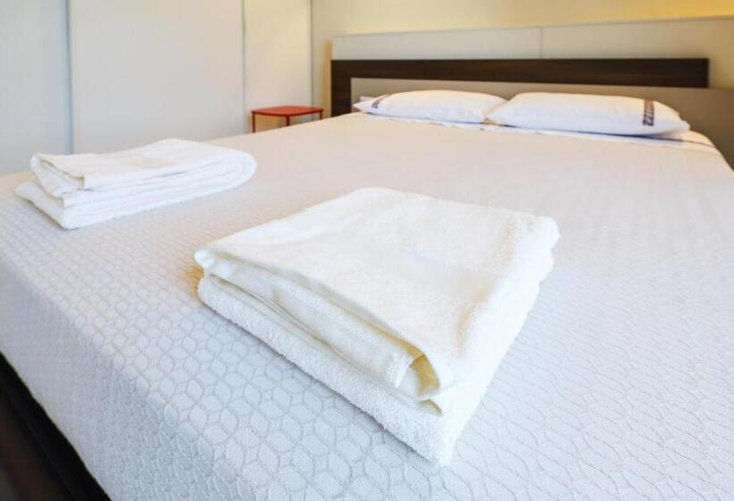 تختخواب و صبحانه Duomo Luxury Apartment